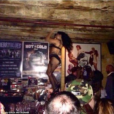 Lady Gaga Wears Fishnet Tights & Shakes 'So Much Booty'! The Anaconda Style!