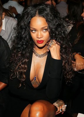 http://www.truyan.com/2014/09/rihanna-reveals-serious-cleavage-in-new.html